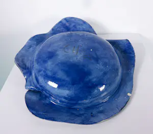 Keramiek overige - Handbeschilderde & vrij gevormde schaal van keramiek met naaktfiguur kopen? Bied vanaf 50!