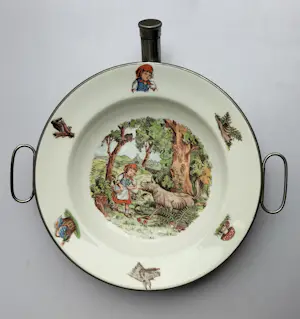 Firma Regout & Co - Warmhoudbord Roodkapje kopen? Bied vanaf 20!