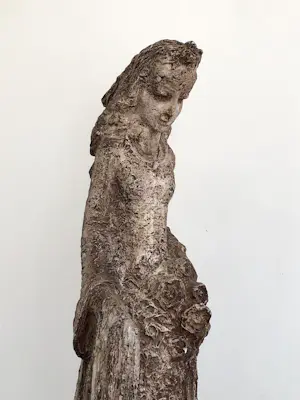 Nicolaas van der Kreek - Treurend vrouwenfiguur met bloemen kopen? Bied vanaf 300!