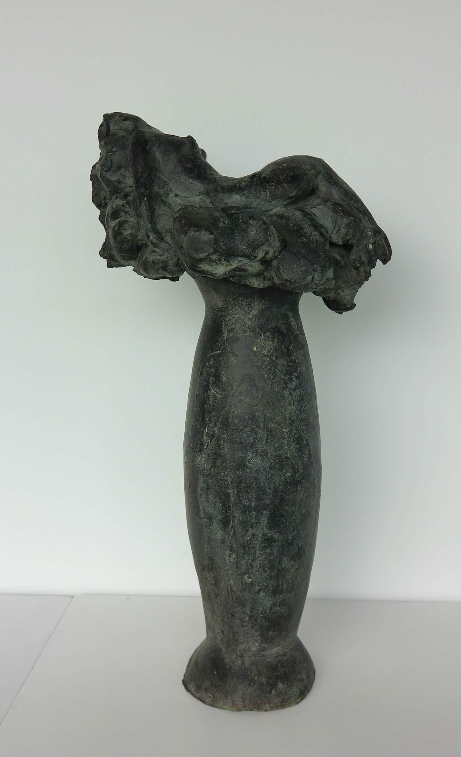 Brons (Onbekend) - Bronzen beeld (ca. 15 kg), Liggend naakt op vaas kopen? Bied vanaf 350!