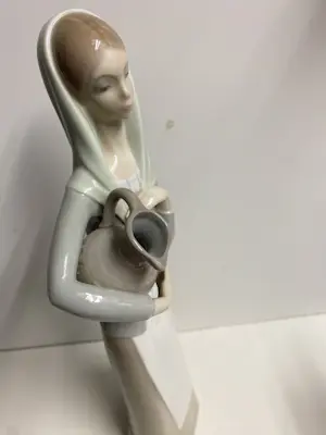 Lladro - Meisje met de melkkruik kopen? Bied vanaf 25!