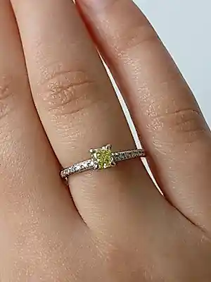AcheterDiamanten ring? Enchérissez de 1200!