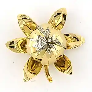 Acheter18k gouden broche in een vorm van een bloem met single cut geslepen diamant? Enchérissez de 1450!