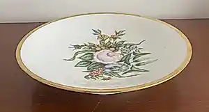 Bing en Grondahl - Kunst porseleinen schaal of bord op voet met verguld en floraal decor kaufen? Bieten Sie von 50!