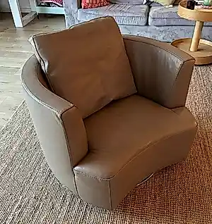 Buy Roche Bobois - CURL draaifauteuil Ontworpen door Roberto Tapinassi & Maurizio Manzoni? Bid from 350!