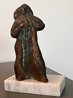 Buy Brons (Onbekend) - Vrouw in wijd gewaad? Bid from 55!