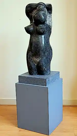 Henk van den Idsert - Stilte (Belgisch hardsteen - 1991 - Vrouwentorso) kaufen? Bieten Sie von 1700!