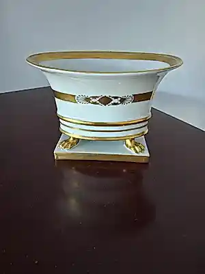 Buy Porseleinfabriek Herend - Empire vaas/cachepot gold handpainted? Bid from 75!