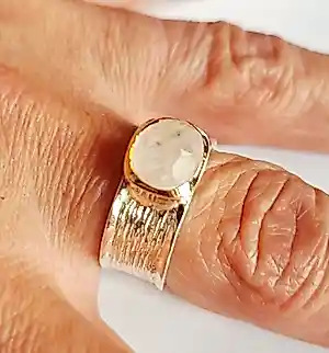 Nieuwe zilveren ring met facet geslepen Regenboog maansteen kopen? Bied vanaf 75!