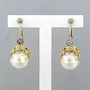 Buy 18k gouden oorhangers met parel en Bolsjewiek geslepen diamant tot. 0.05ct? Bid from 460!