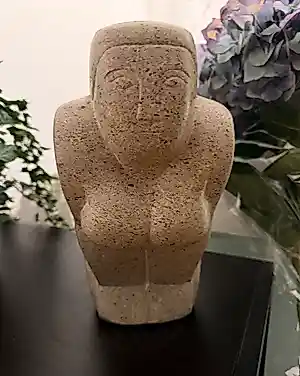 Eddy Gheress - Voorover – stenen sculptuur van een vrouwelijke figuur kaufen? Bieten Sie von 2888!