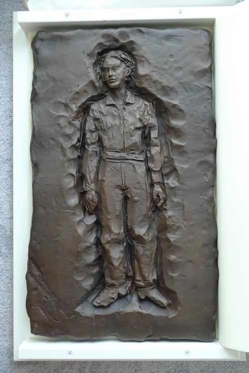 Stephan Balkenhol - Balkenhol Bronzerelief Mann verkocht voor € 2000!