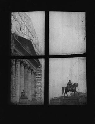 Barbara Klemm - Blick auf die Alte Nationalgalerie, Fotografie, signiert, mit Text von P.Nádas, signiert verkocht voor € 150!