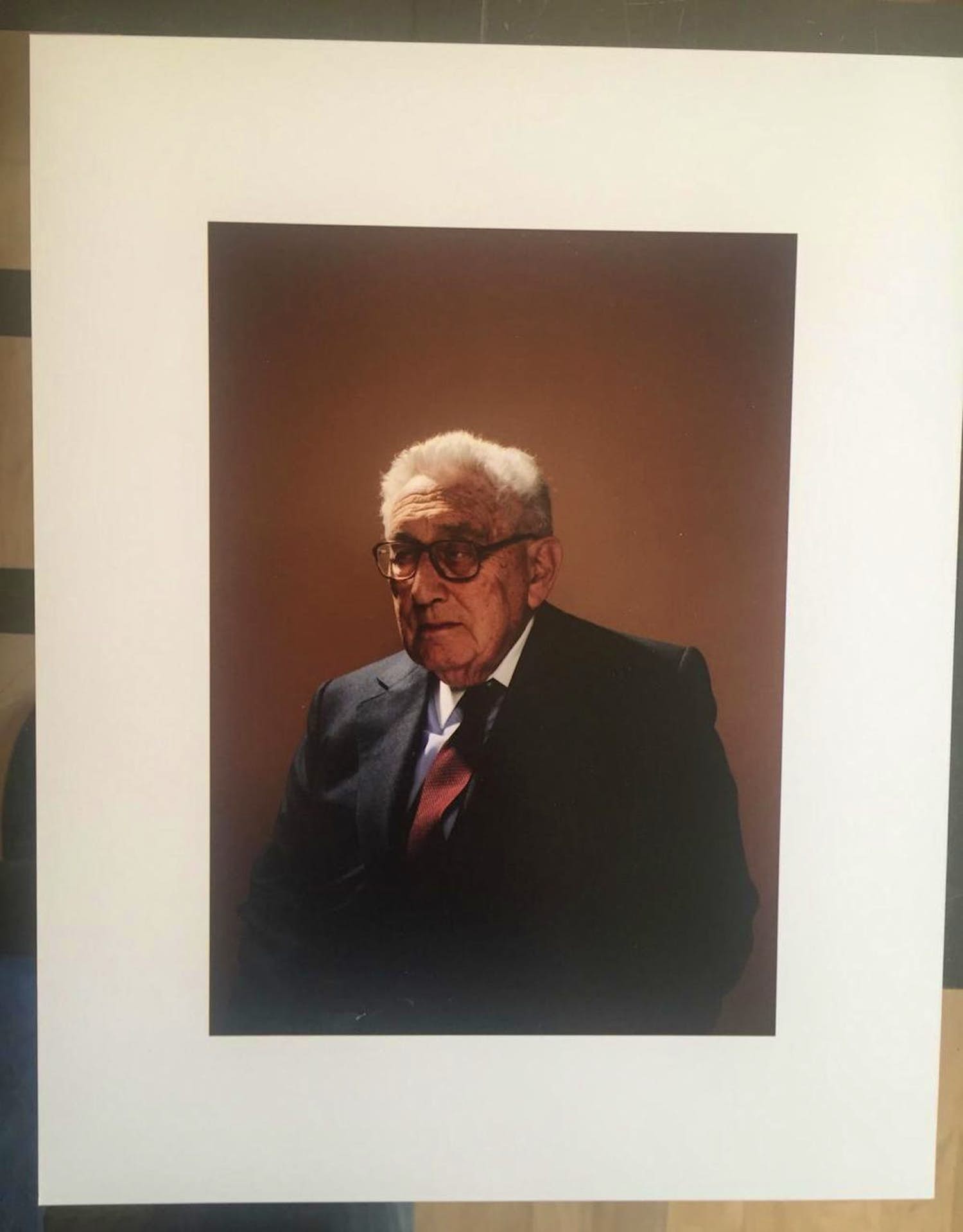 Taryn Simon - Motiv: Henry Kissinger, Geschenk des MMK, c-print kopen? Bied vanaf 1050!