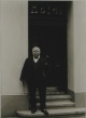 August Sander - DER HOTELIER, nachlasssigniertes Foto in Passepartout verkocht voor € 225!