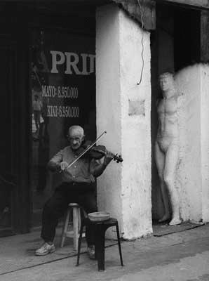Barbara Klemm - Istanbul 2000, Fotografie, signiert, mit einem Text von P.Nádas, ebenfalls signiert verkocht voor € 150!