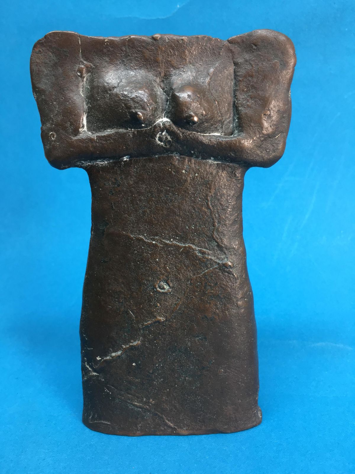 Lothar Fischer - Kleiner Torso mit verschränkten Armen. Bronze 1978. Exemplar 5/6 kopen? Bied vanaf 750!