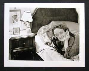 Erich Salomon - MARLENE DIETRICH TELEFONIERT aus HOLLYWOOD mit Ihrer TOCHTER 1931 verkocht voor € 150!