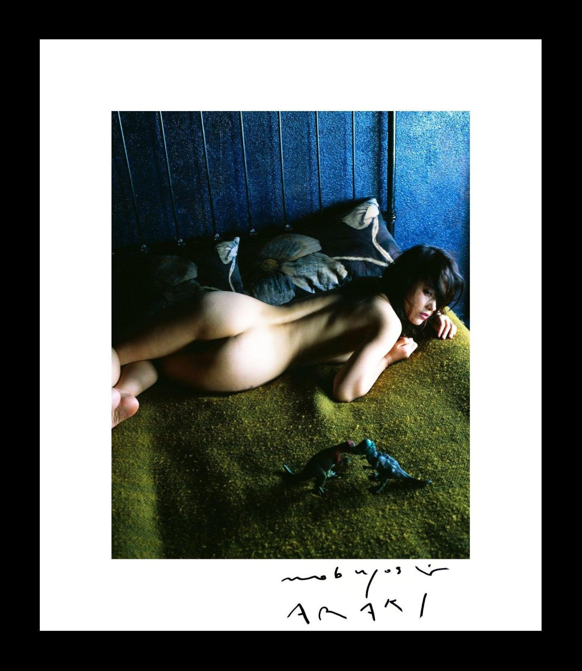 Nobuyoshi Araki - Nobuyoshi Araki Autogramm auf Fotografie Kaori On Bed verkocht voor € 249!