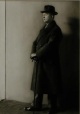 August Sander - Sander, August : DER JUNIORCHEF, nachlasssignierte Photografie von 1924 verkocht voor € 199!