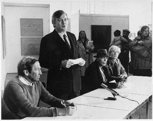 Werner Eckelt - WARHOL-BEUYS-RAUSCHENBERG-HONISCH OriginalFotographie NATIONALGALERIE BERLIN Vintage Handabzug 1982 verkocht voor € 168!
