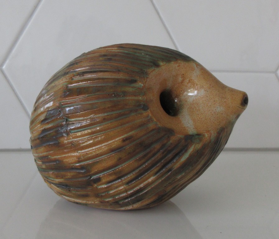 Ongespecificeerd - Marc Goldberg PP Pottery - Kunst aardewerken spaarpot in de vorm van een egel kopen? Bied vanaf 1!