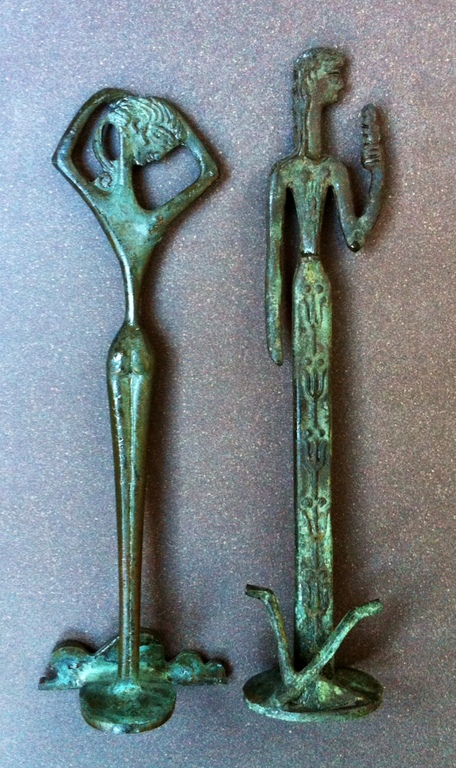 Twee bronzen beelden Griekse goden 'Aphrodite' en 'Demeter' kopen? Bied vanaf 1!