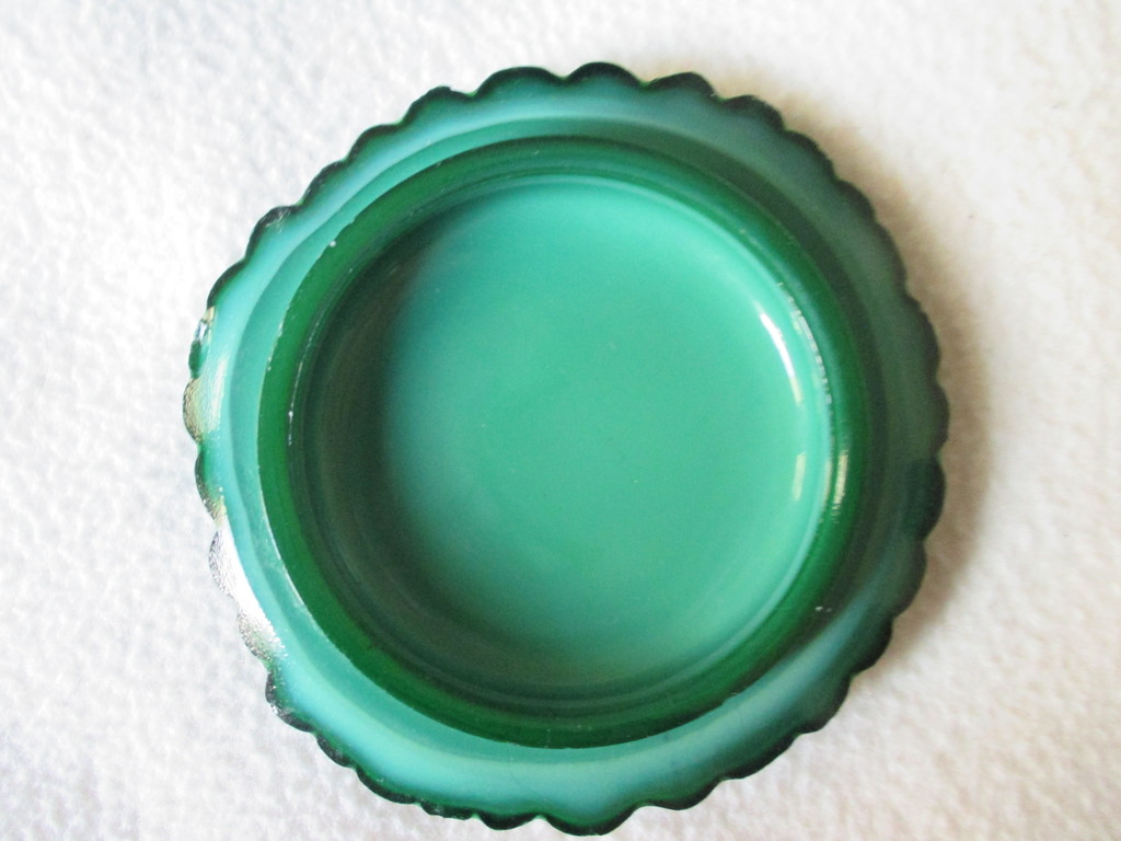 Veertiger- vijftiger jaren zeepbakje van Boldoot van groen persglas kopen? Bied vanaf 9!