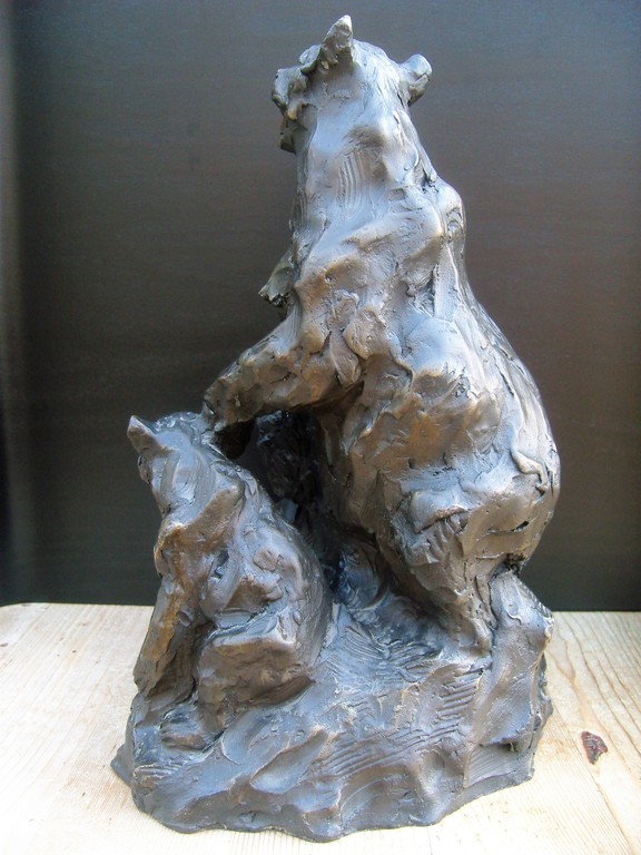 Onbekende kunstenaar: Bronzen beeld van beer met twee jongen. kopen? Bied vanaf 275!