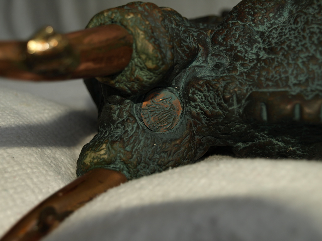 Emanuel Litos â�� Beeld van brons en kunsthars â�� Hert & Leeuw â�� ca 1965 kopen? Bied vanaf 195!