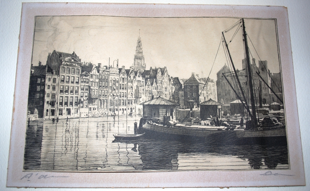 Amsterdam Damrak Beursgebouw -inkttekening -gesigneerd -ingelijst -ca.jaren20 verkocht voor € 40!