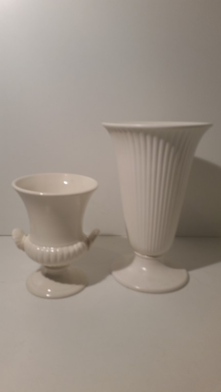 Wedgwood Etruria Barlaston England 2 keramieke vazen kopen? Bied vanaf 20!