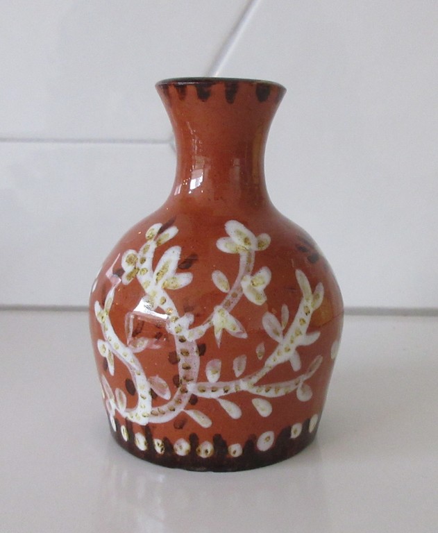 Art nouveau aardewerken vaasje met slibglazuur decoratie kopen? Bied vanaf 5!