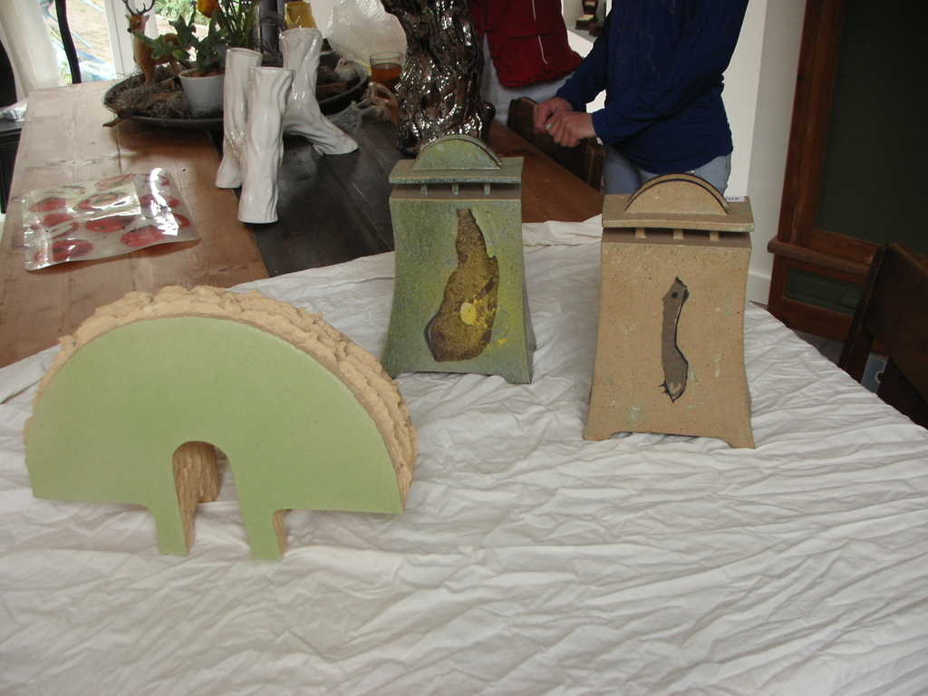 Corrie Swaak;drie geglazuurde steengoed objecten verkocht voor € 100!