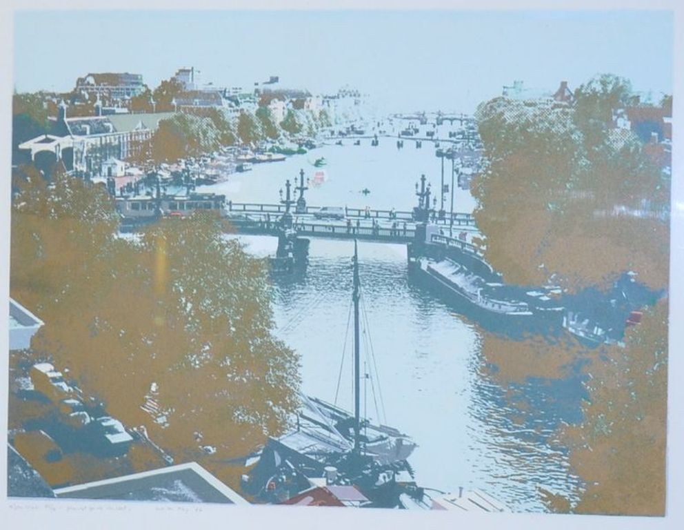 Marian Plug: Zeefdruk, Gezicht op de Amstel - Ingelijst verkocht voor € 35!