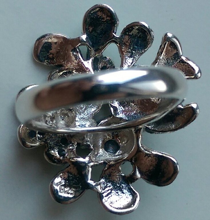 Zilveren ring met  blauwe  saffier en marcasiet  kopen? Bied vanaf 11!