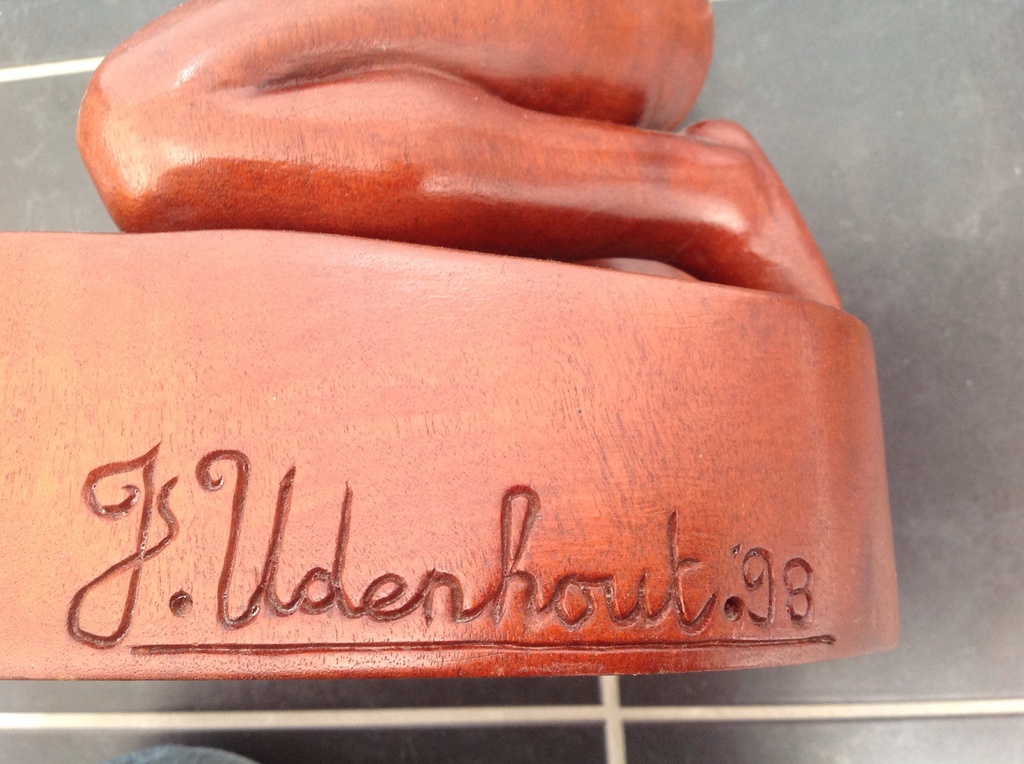 Jhunry Udenhout: beeld uit mahoniehout, naked lady, 1998 kopen? Bied vanaf 150!