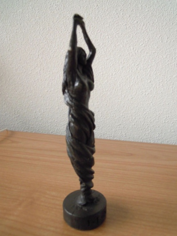 Zwaar massief bronzen beeldje van vrouw -  16 cm hoog - 1-1-2002 kopen? Bied vanaf 1!