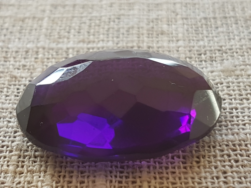 40.60 Ct Certified Oval Voilet Amethyst Gemstone kopen? Bied vanaf 23!