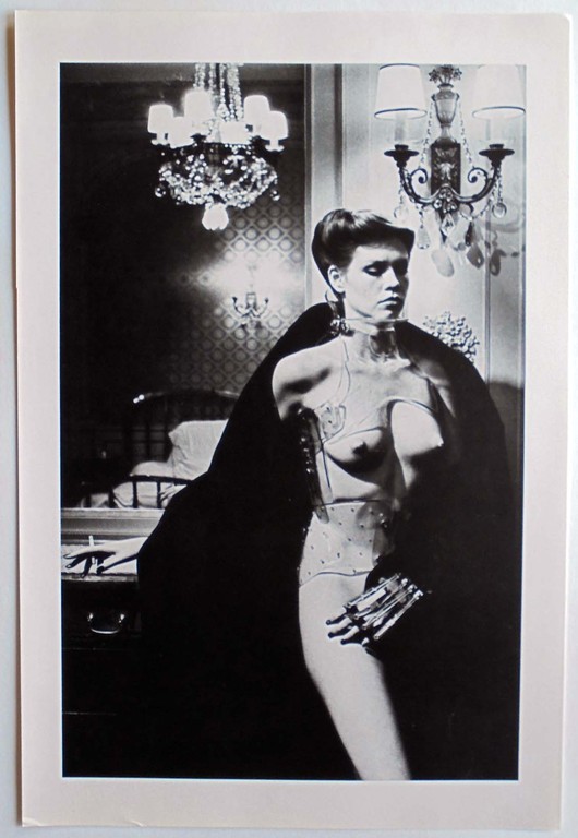 Helmut Newton - Jane Kirby - Avenue Kléber - (Paris 1977) - 1979 kopen? Bied vanaf 50!