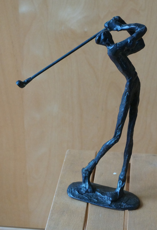 golfspeler in prima conditie, jaartal onbekend, oplage onbekend/verbronsd metaal verkocht voor € 35!