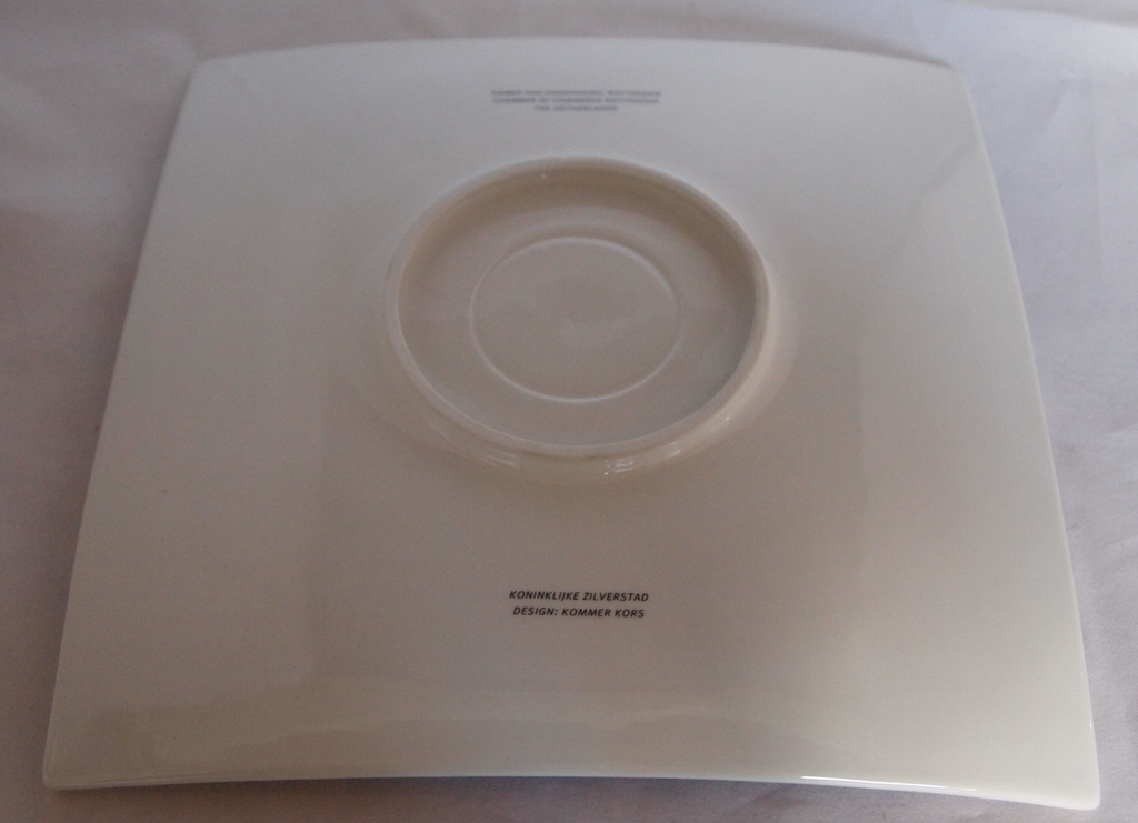 Kommer Kors voor KvK Rotterdam - platelen kleeurijk gedecoreerde schaal met zilv kopen? Bied vanaf 15!