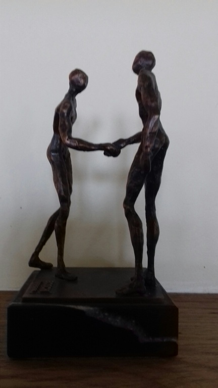 Beeldje "ONTMOETING". kopen? Bied vanaf 15!