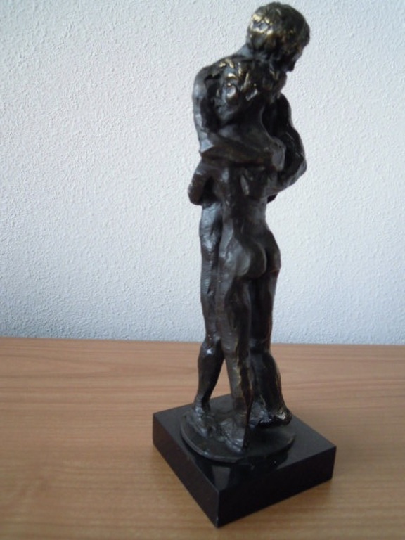 Prachtig bronzen beeld MAN EN VROUW 24 cm hoog -waarschijnlijk Astrid Veldhuyzen kopen? Bied vanaf 150!