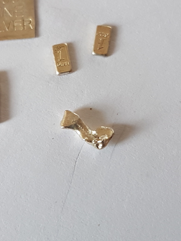 Blokken van puur zilver met gratis een platina nugget kopen? Bied vanaf 1!