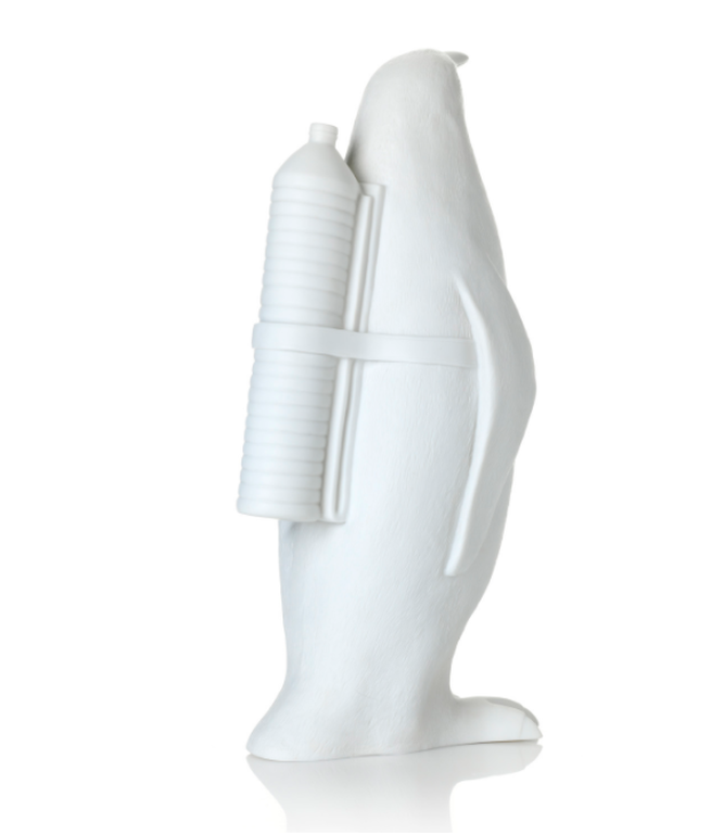 William Sweetlove: Gerecycled plastic, Penguin met waterfles wit kopen? Bied vanaf 220!