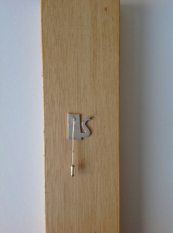 Klaas Gubbels  Zilveren pin van een koffiepot   ca. 1999 kopen? Bied vanaf 149!