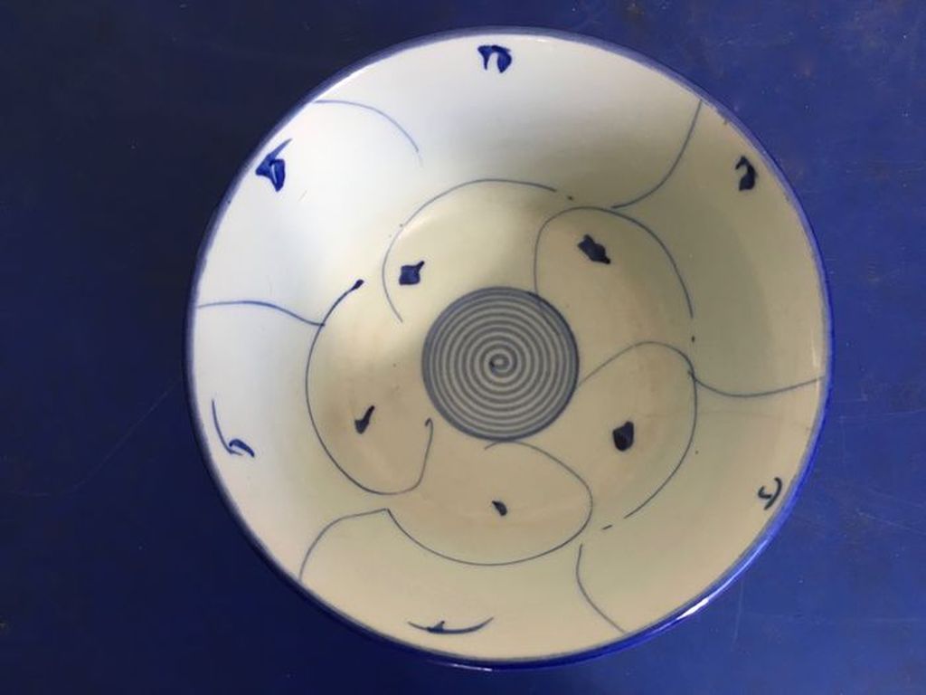 A Japanese blue and white bowl with spiral decoration - Arita - ca. 1875 kopen? Bied vanaf 29!