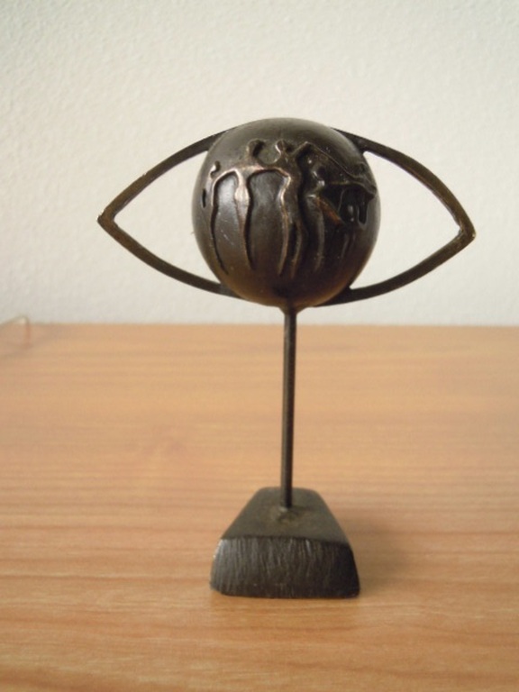 Prachtig massief bronzen beeldje - kunstenaar onbekend - 12 cm hoog. verkocht voor € 45!