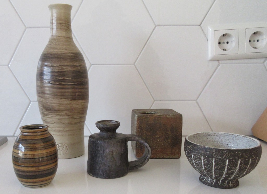 Mobach en Westraven -  Vier vazen en een kom kopen? Bied vanaf 45!